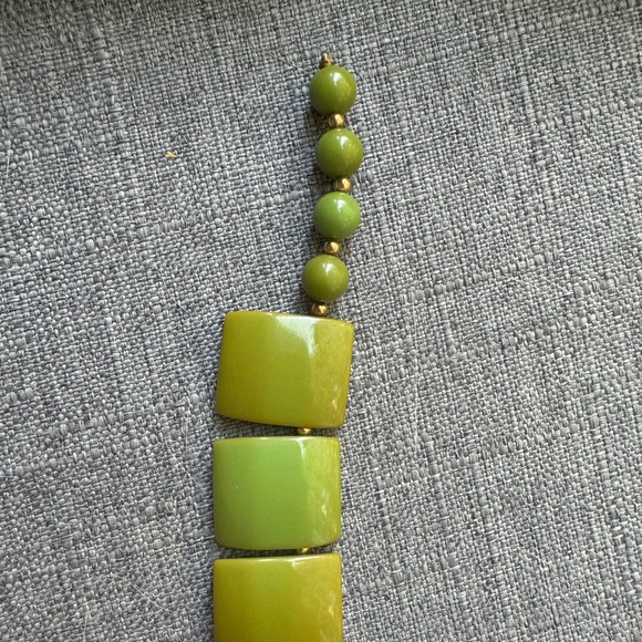 1940s Vintage Bakelite 15” Long Green Necklace Choker - Picture 2 of 4